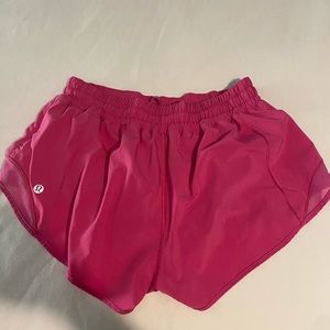 SONIC PINK lululemon hotty hot shorts 2.5 inseam